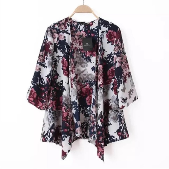 🎉Host Pick🎉 New Small White Floral Cardigan With Butterflies - Picture 1 of 4